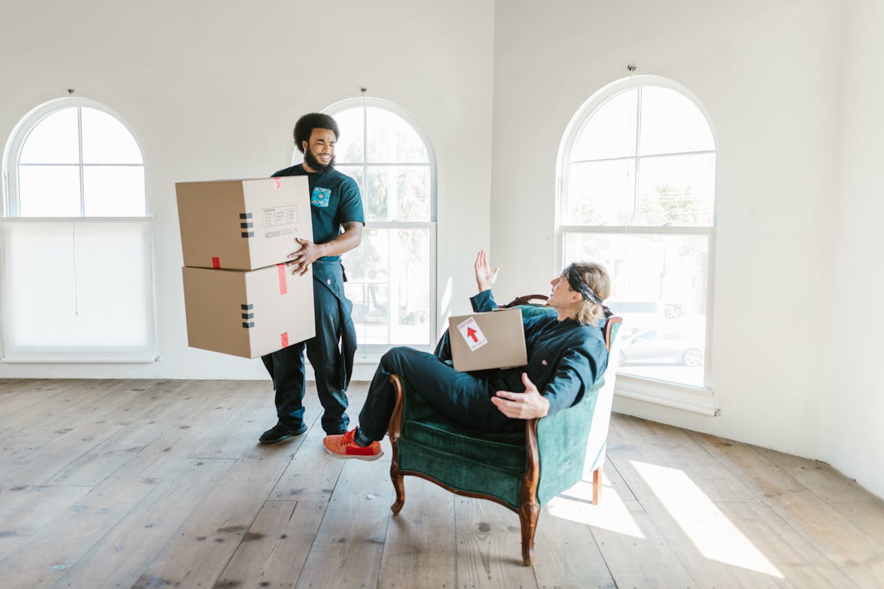 SimpleMoving mover carrying boxes during a house move